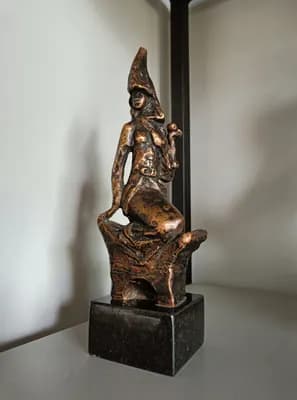 Созревание. Мухаметжанов Б.. бронза, гранит, 22×9×5 см