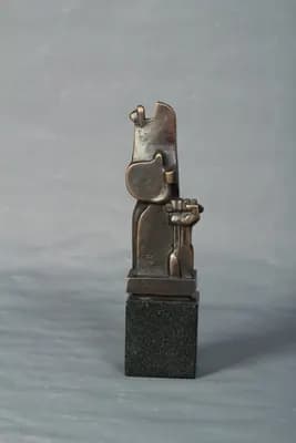 Ботай (2025). Сарбасов Д.. бронза, гранит, 28×7 см